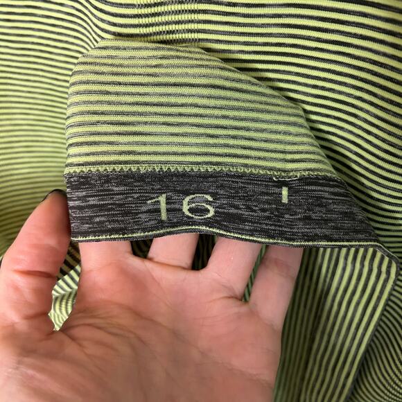 Lululemon Swiftly Tech Short Sleeve Shirt 2.0 Sz 16 - Picture 5 of 5